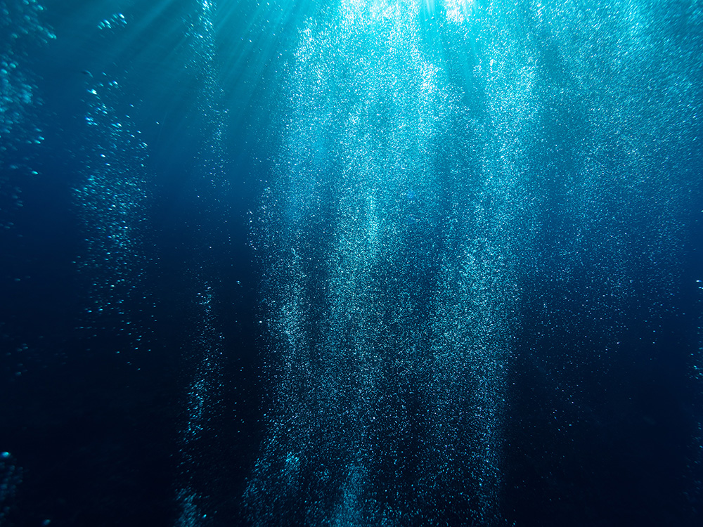Underwater bubbles, photo by Sarah Lee on Unsplash